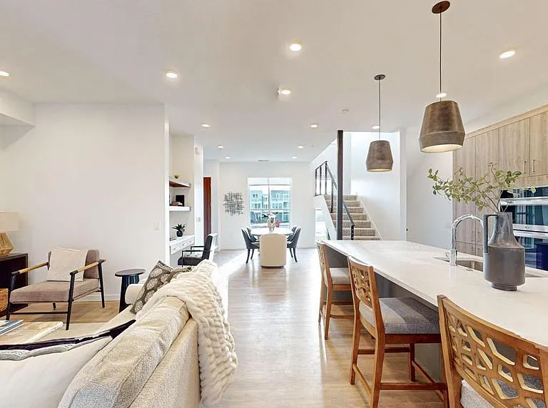 1 West Dr #4 — Photo 12