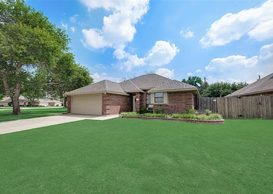 1st image of 312 Southlake Dr