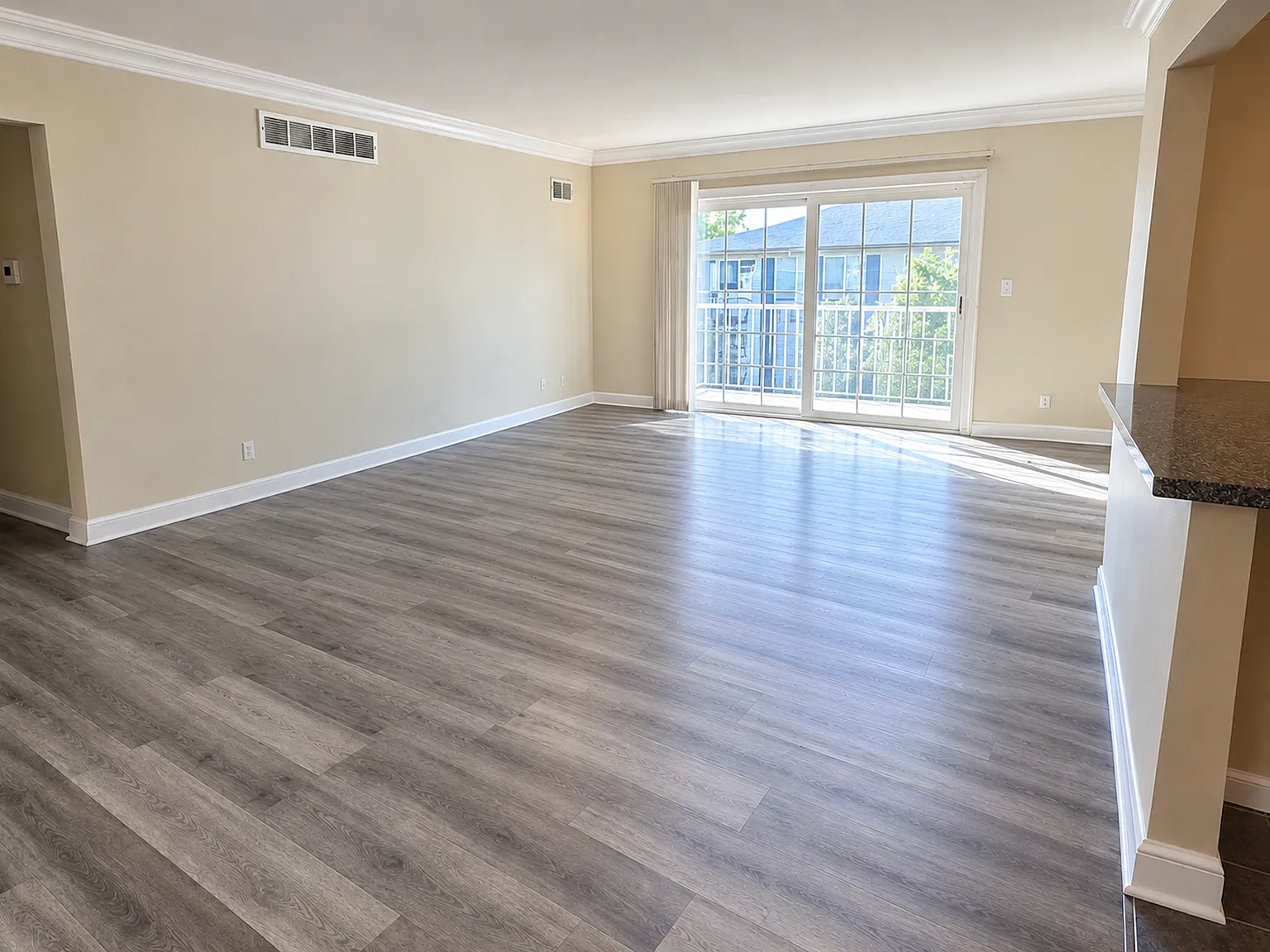 6121 Orchard Lake Rd — Photo 2