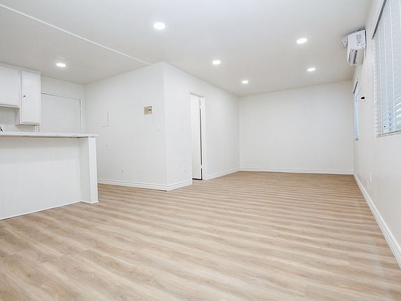 3rd image of 6745 Coldwater Canyon Ave #1