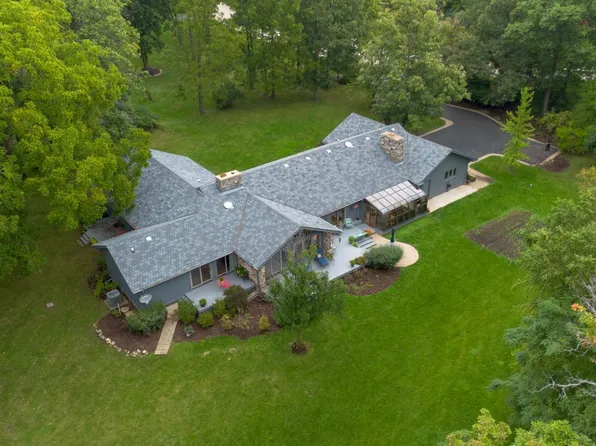 27020 W Ivanhoe Ct, Wauconda, IL 60084