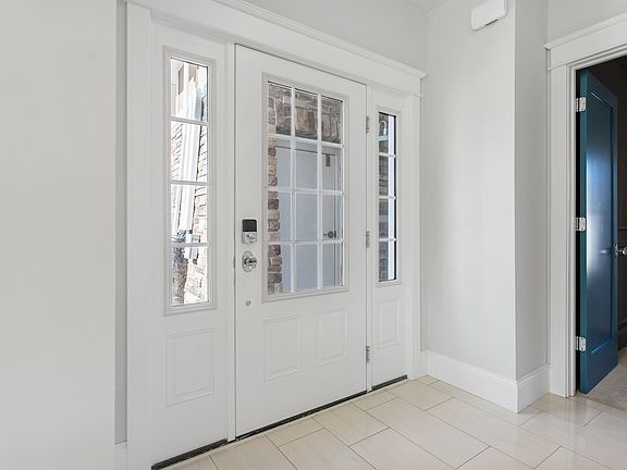2nd image of 930 W Savidge St #4