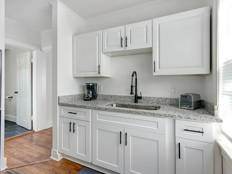 1011 E 39th St #B — Photo 17