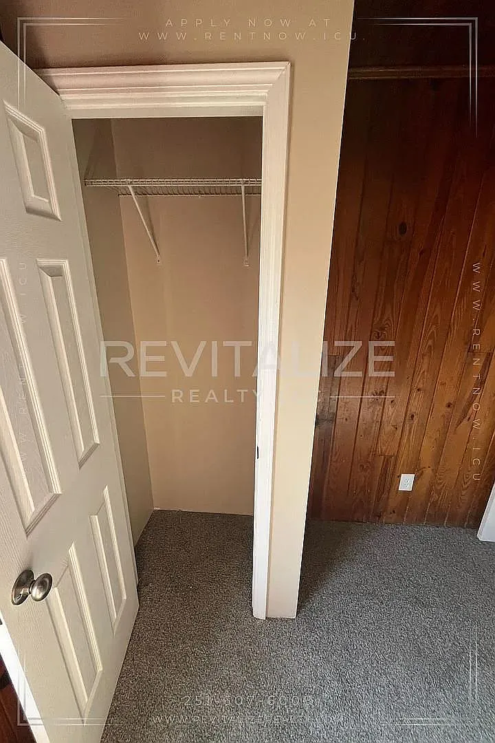 466 Bayshore Duplex — Photo 4