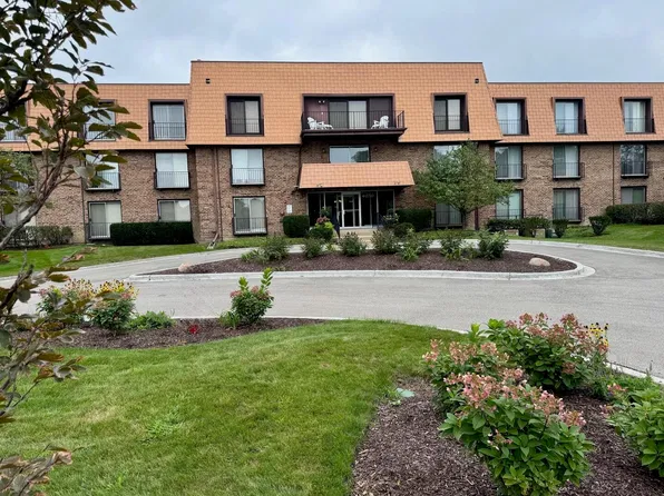 4050 Dundee Rd APT 202, Northbrook, IL 60062