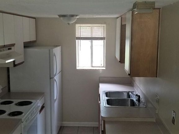 2nd image of 1750 Cromwell Dr