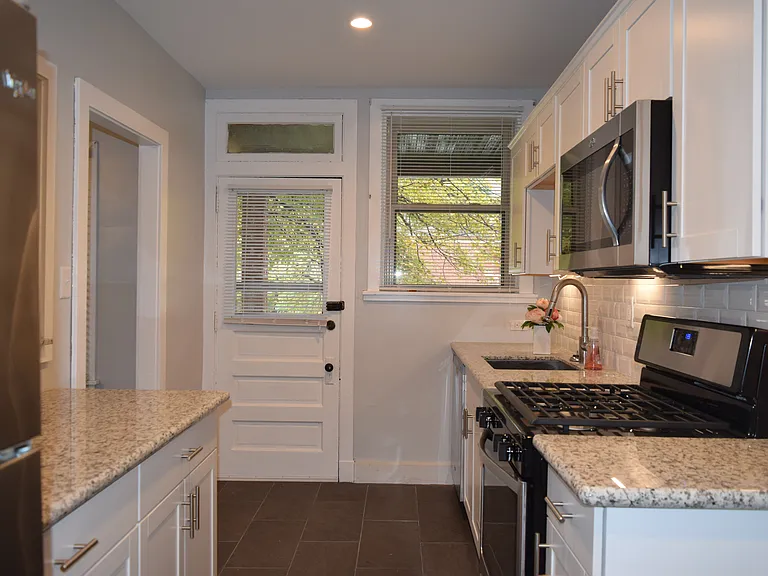 6418 Phillips Ave — Photo 7