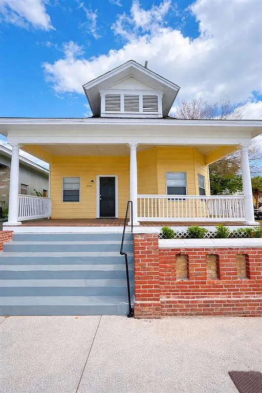 3 bed, 1.0 bath, 1200 sqft, $2,300 — Photo 1
