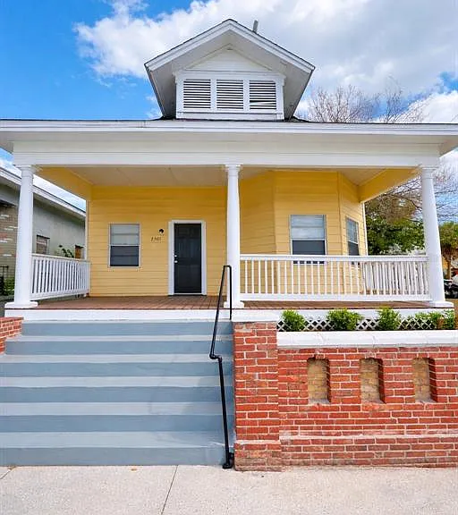 2507 N Armenia Ave — Photo 1