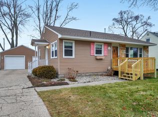 2074 W Norton Ave, Norton Shores, MI