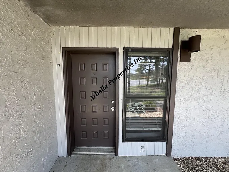Laurelwood Apartments — Photo 7
