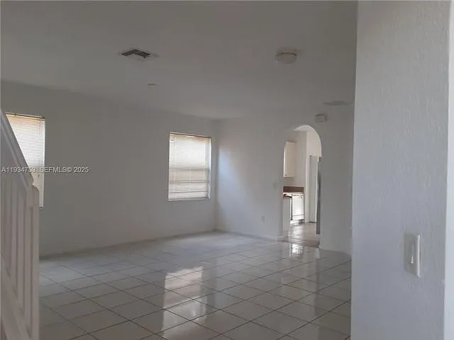 3760 NE 9th Ct — Photo 11