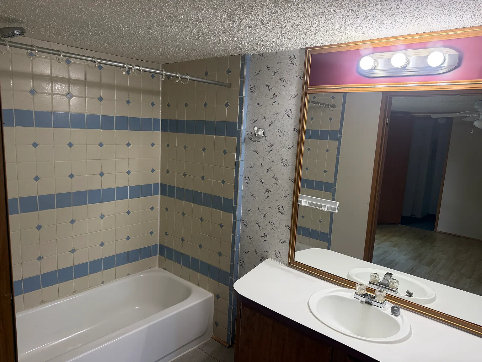 3 bed, $750 — Photo 3