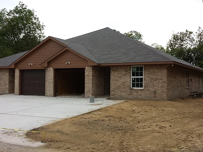 2475 Circle Dr — Photo 1