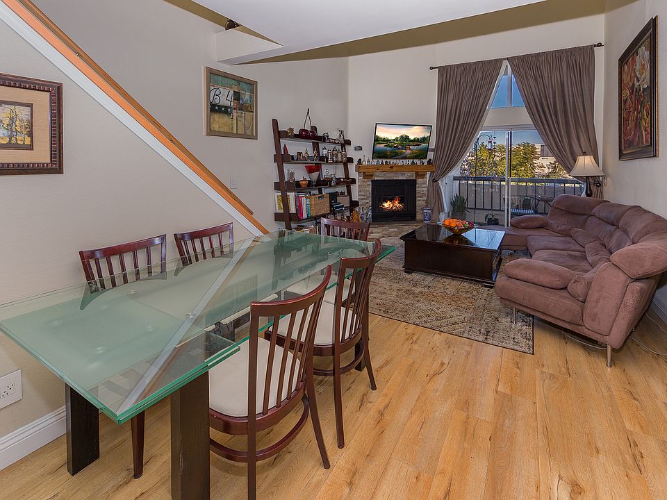 1st image of 5530 Owensmouth Ave APT 302