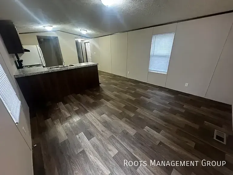 123 N Brenda St #123NB — Photo 2