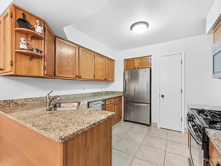 650 Hillview Ct — Photo 11