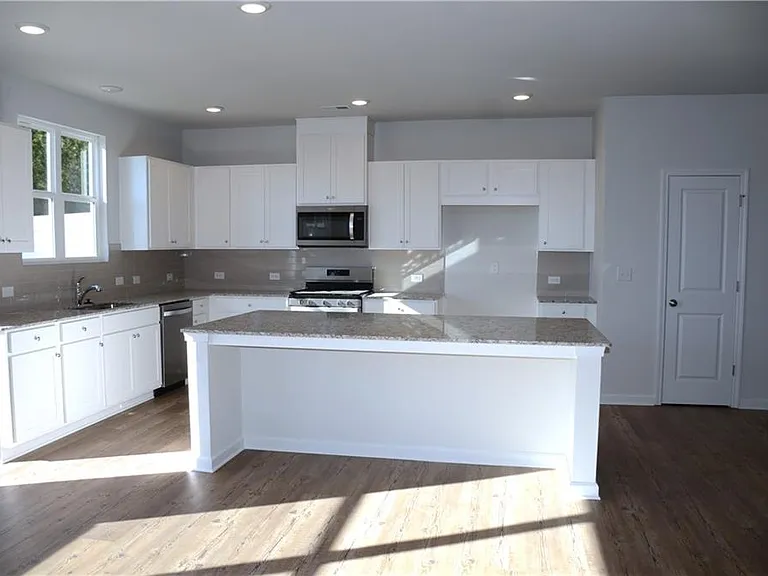 1121 Point Place Dr — Photo 13