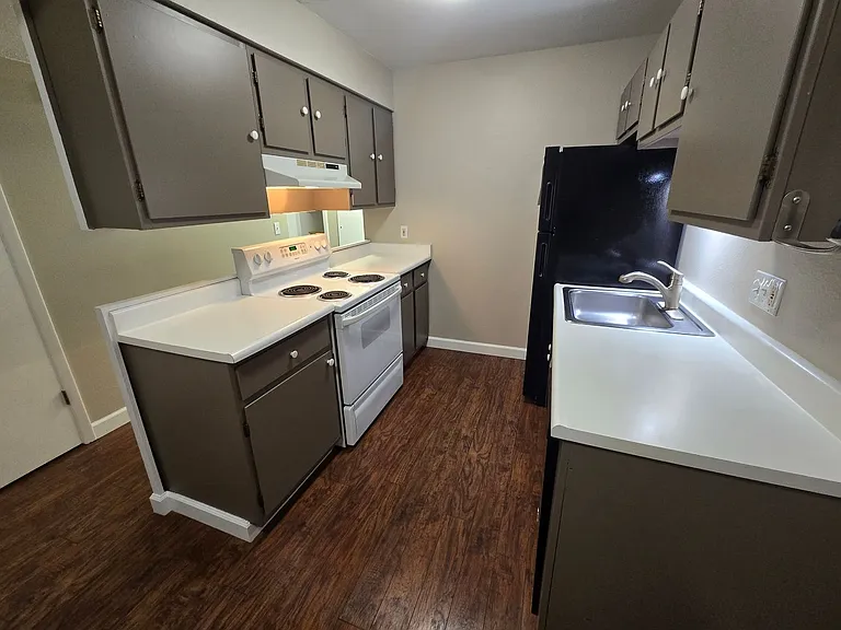 1606 Cottonwood Dr #23 — Photo 2