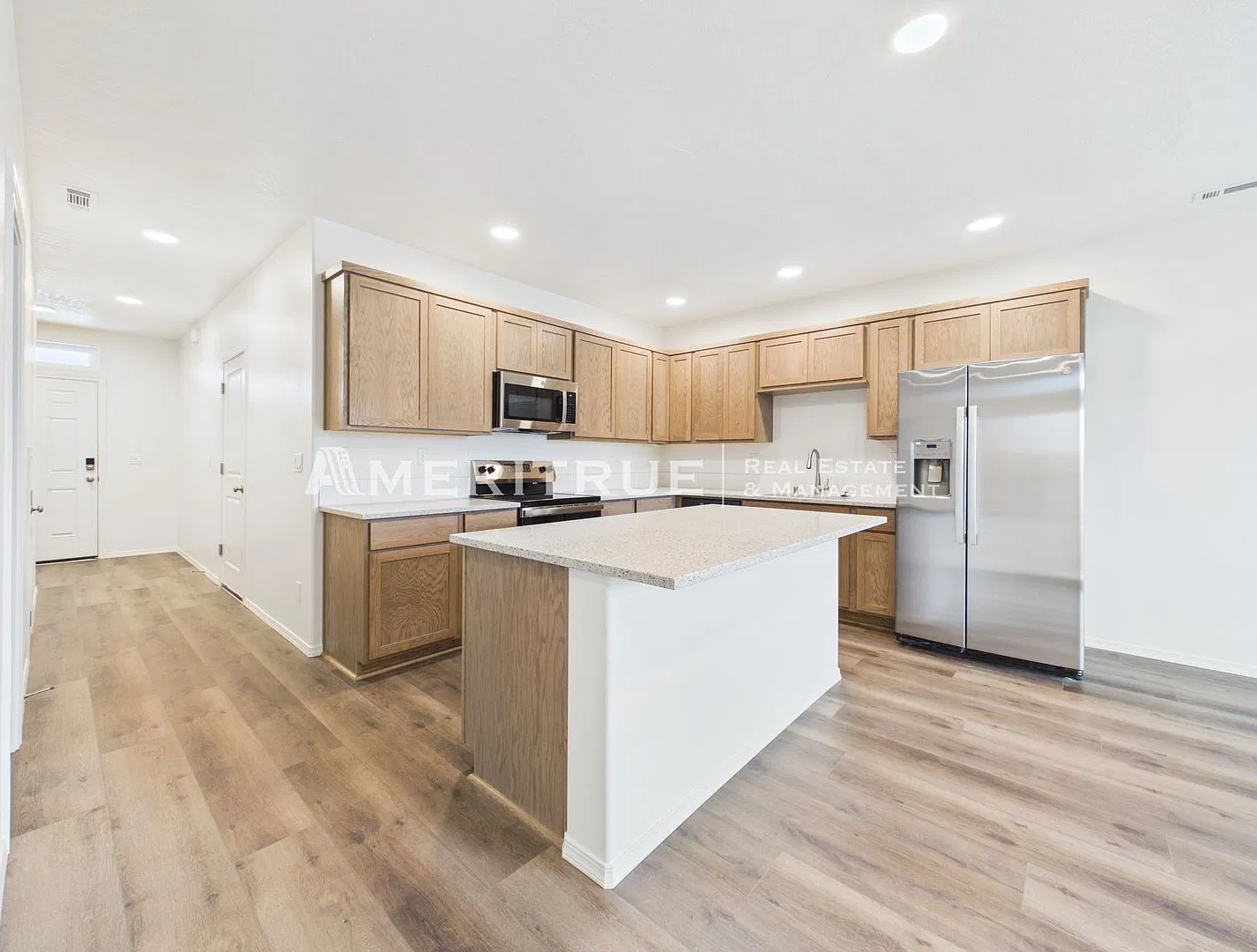 Town Home for Rent! — Photo 4