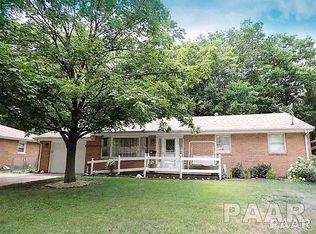 113 Arrow St, Pekin, IL 61554