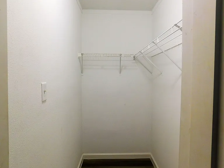 152 Varsity Dr — Photo 32