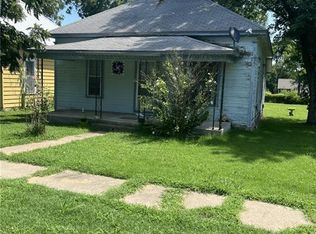 908 S Lafayette Ave, Chanute, KS 66720