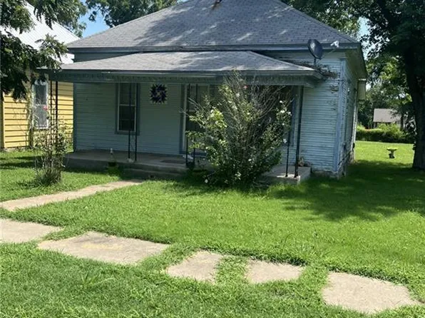 908 S Lafayette Ave, Chanute, KS 66720