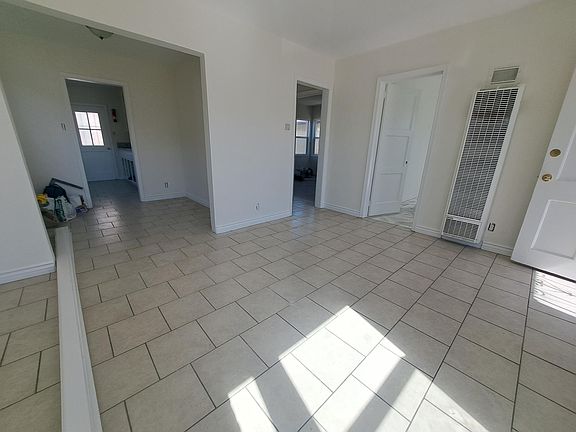5th image of 15628 Grevillea Ave