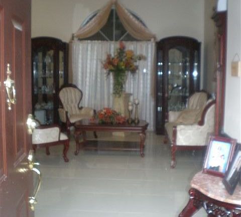 Entrance living rm