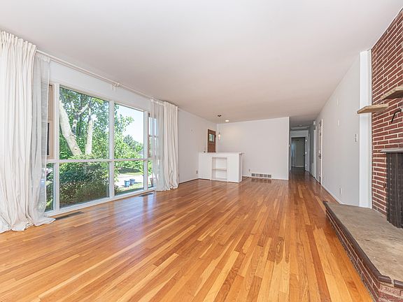 5th image of 921 Lennox St