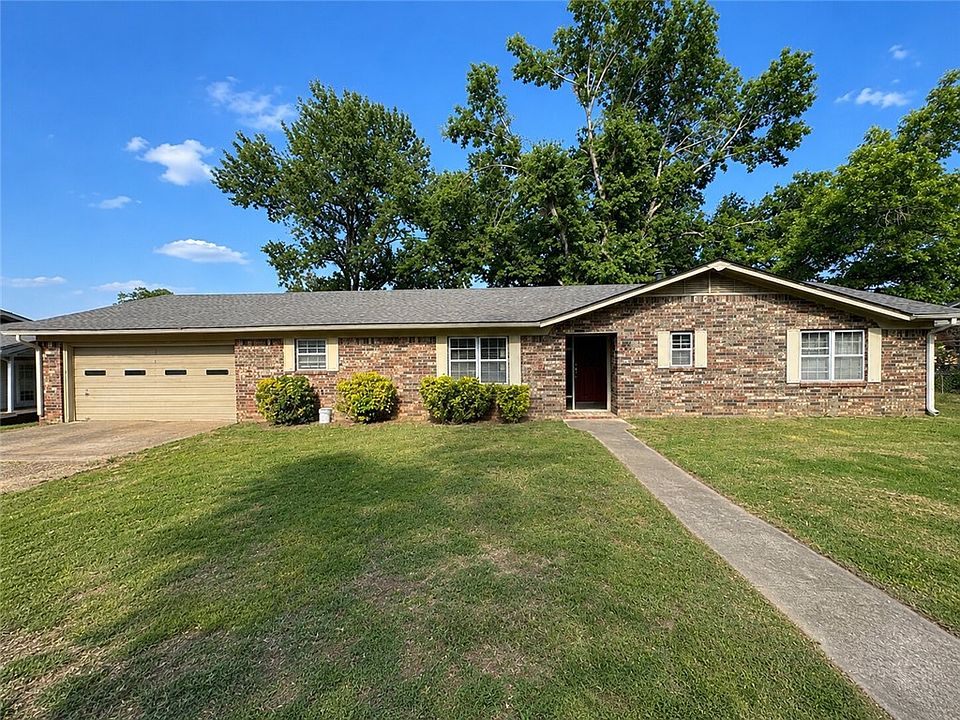 1st image of 202 S Meadow Pl