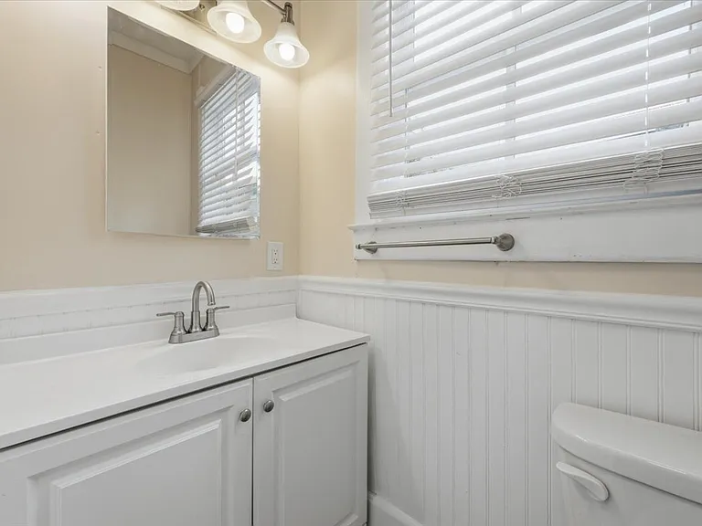 2305 Abercorn St — Photo 11