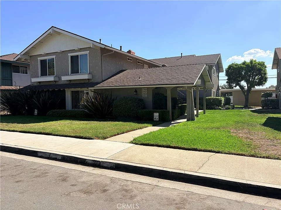 1962 E Evergreen St