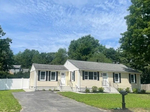 86 Woodstock Rd, Attleboro, MA 02703