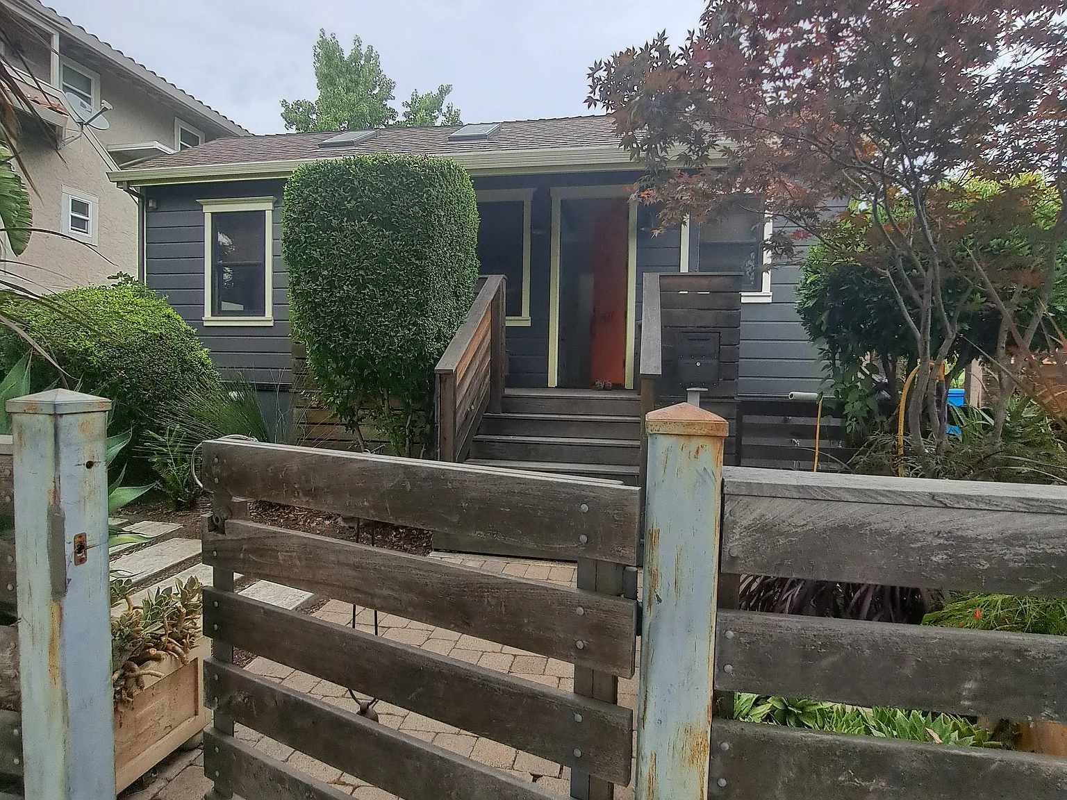 1427 Main St — Photo 2