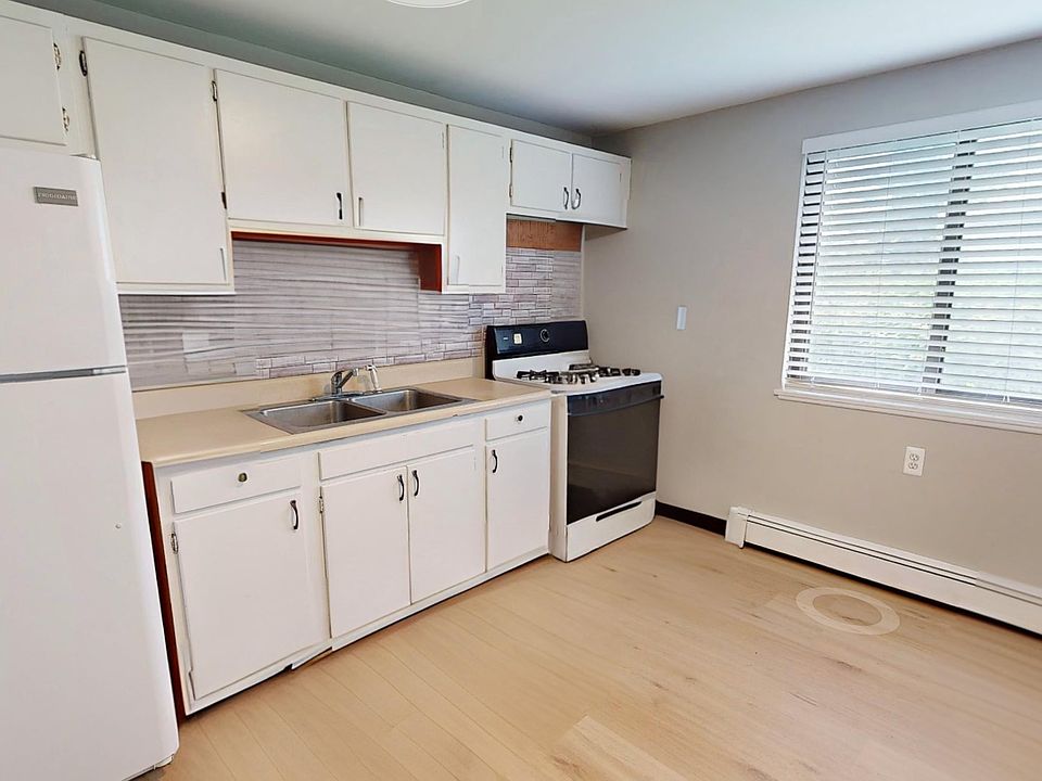 1st image of 6 Yale Pl APT 3