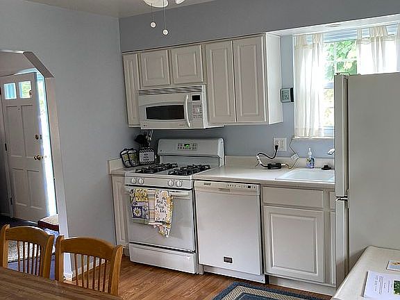 5th image of 8589 Donna Ln