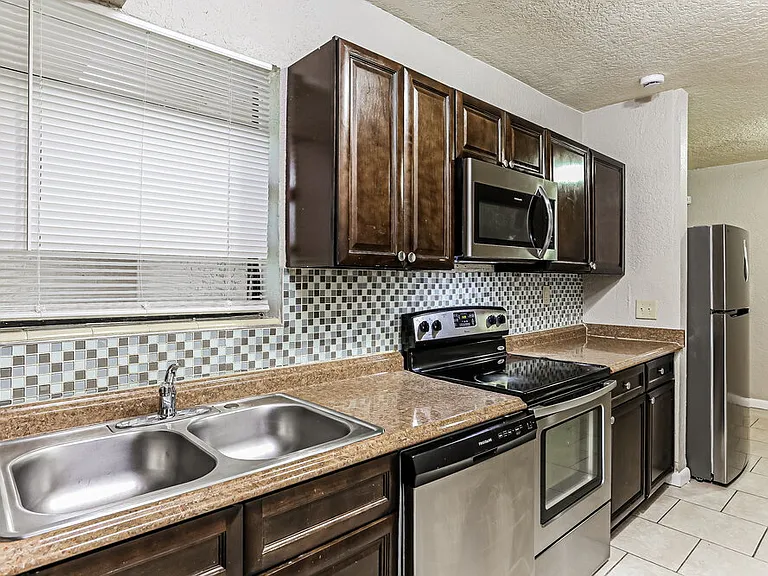 1207 NW 17th Ave — Photo 7