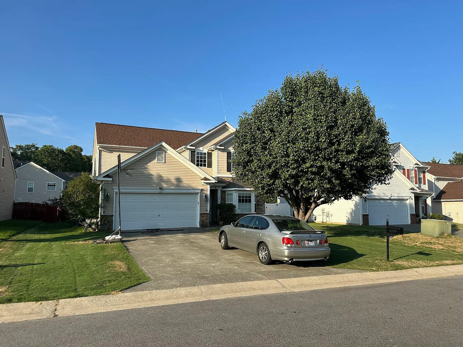 3 bed, 2.5 bath, 2500 sqft, $2,400 — Photo 4