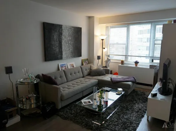 400 East 54th Street image 1 of 4