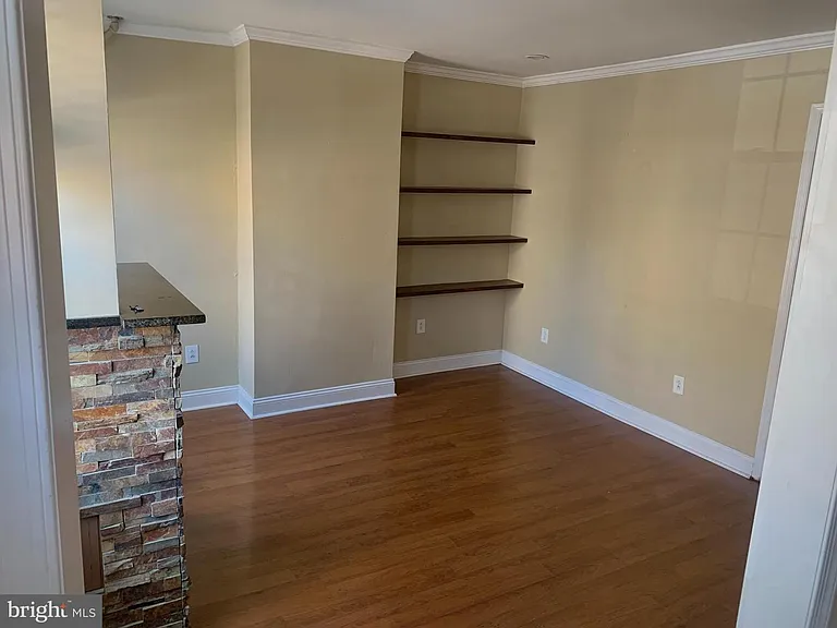 417 Leverington Ave — Photo 17