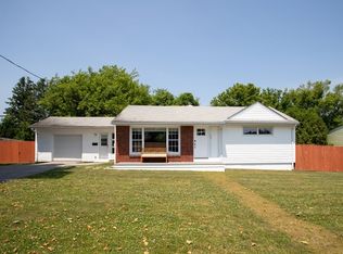 527 Gardners Neck Rd, Swansea, MA 02777