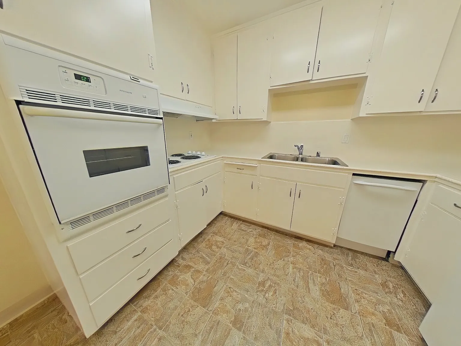 2 bed, 850 sqft, $3,195 — Photo 4