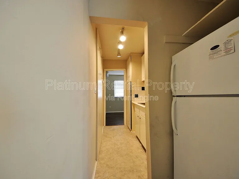 711 Argonne Ave NE #5 — Photo 10