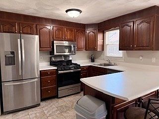 5th image of 165 Wellman Ave #165