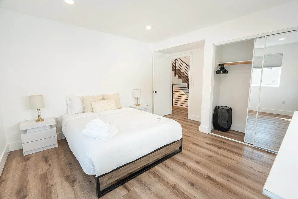 4 bed, $1,800 — Photo 2