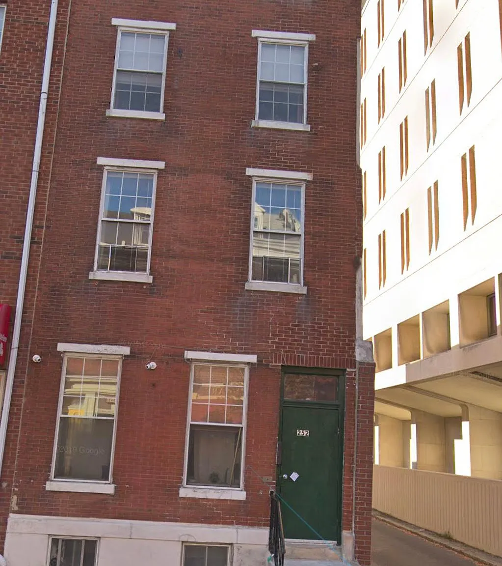 252 S 10th St — Photo 2