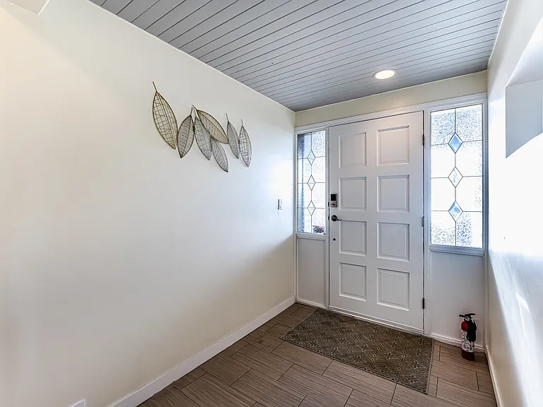 15447 Columbia Ave — Photo 2