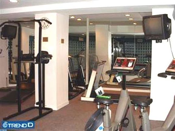 5th image of 1637 Oakwood Dr #221